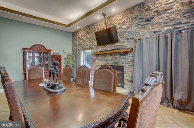2013 CASTLEGREEN CT, Greencastle, PA 17225