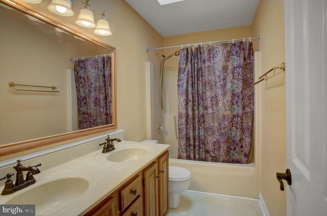 2013 CASTLEGREEN CT, Greencastle, PA 17225