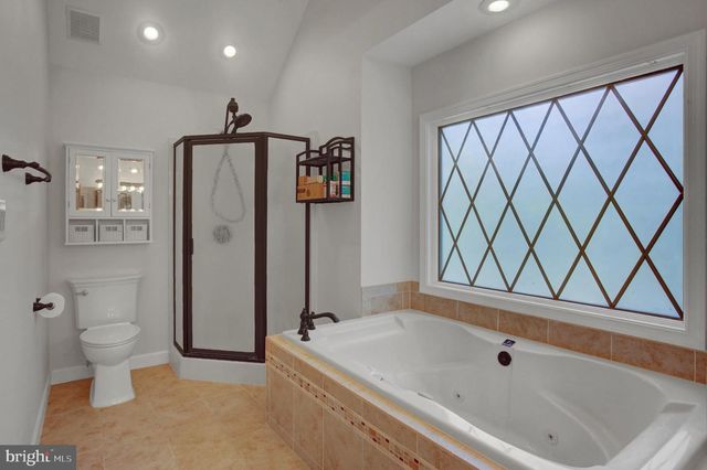 2013 CASTLEGREEN CT, Greencastle, PA 17225