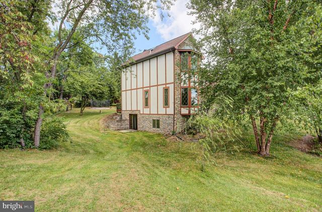 2013 CASTLEGREEN CT, Greencastle, PA 17225