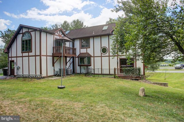2013 CASTLEGREEN CT, Greencastle, PA 17225