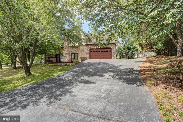 2013 CASTLEGREEN CT, Greencastle, PA 17225