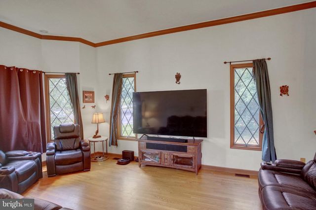 2013 CASTLEGREEN CT, Greencastle, PA 17225