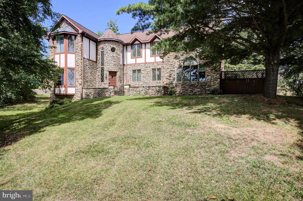 2013 CASTLEGREEN CT, Greencastle, PA 17225