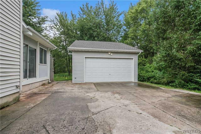 7143 Akron Road, Lockport Town, NY 14094