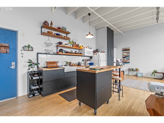 900 Ne 81ST Ave 407, Portland, OR 97213