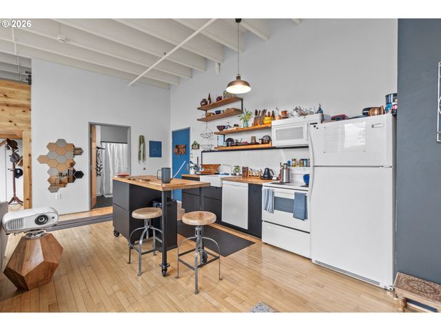 900 Ne 81ST Ave 407, Portland, OR 97213