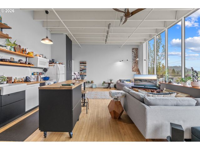 900 Ne 81ST Ave 407, Portland, OR 97213