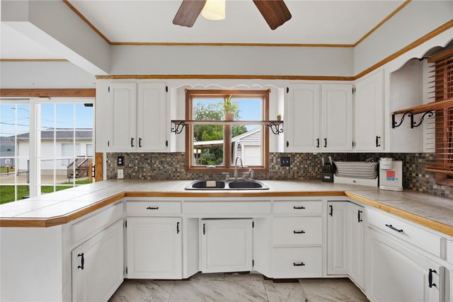 3114 Eastern Avenue NE, Cedar Rapids, IA 52402