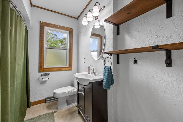 3114 Eastern Avenue NE, Cedar Rapids, IA 52402