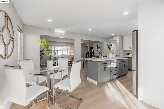 1394 Glacier Dr, Milpitas, CA 95035