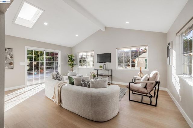 1394 Glacier Dr, Milpitas, CA 95035