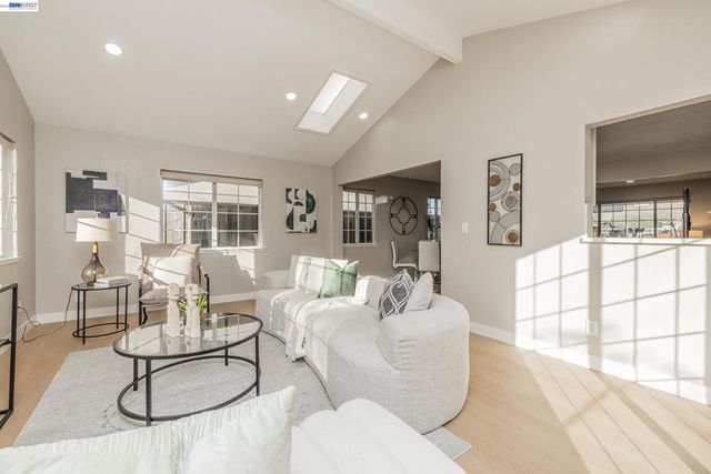 1394 Glacier Dr, Milpitas, CA 95035