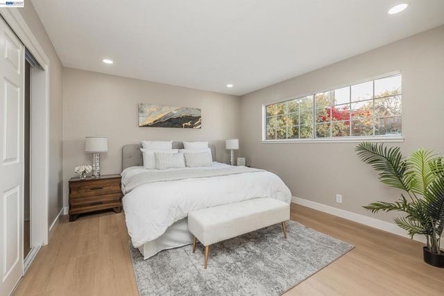 1394 Glacier Dr, Milpitas, CA 95035