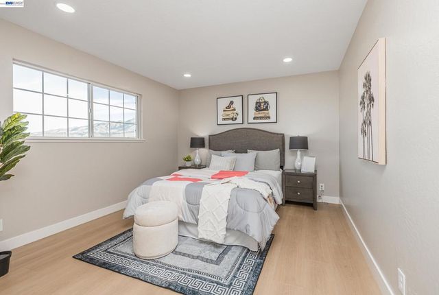 1394 Glacier Dr, Milpitas, CA 95035