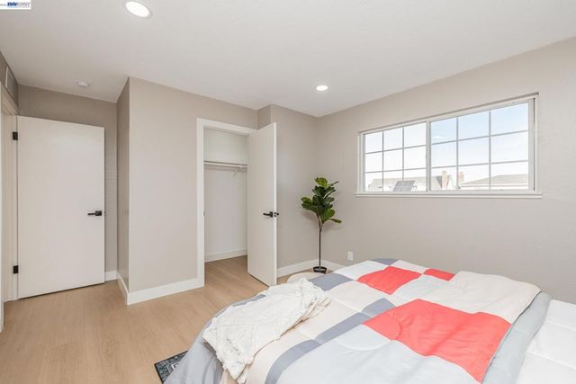 1394 Glacier Dr, Milpitas, CA 95035