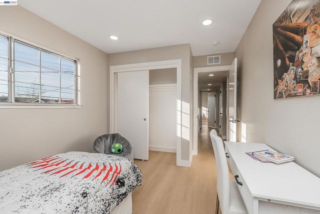 1394 Glacier Dr, Milpitas, CA 95035