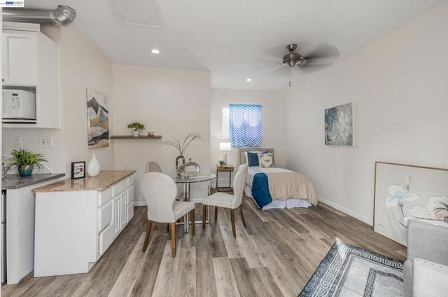 1394 Glacier Dr, Milpitas, CA 95035