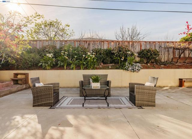 1394 Glacier Dr, Milpitas, CA 95035