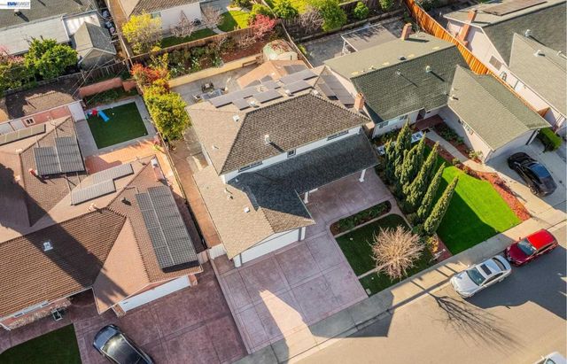 1394 Glacier Dr, Milpitas, CA 95035