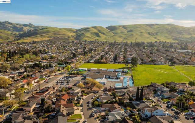 1394 Glacier Dr, Milpitas, CA 95035