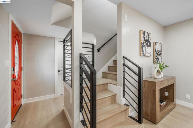 1394 Glacier Dr, Milpitas, CA 95035