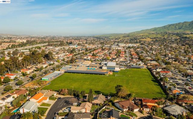 1394 Glacier Dr, Milpitas, CA 95035