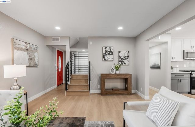 1394 Glacier Dr, Milpitas, CA 95035