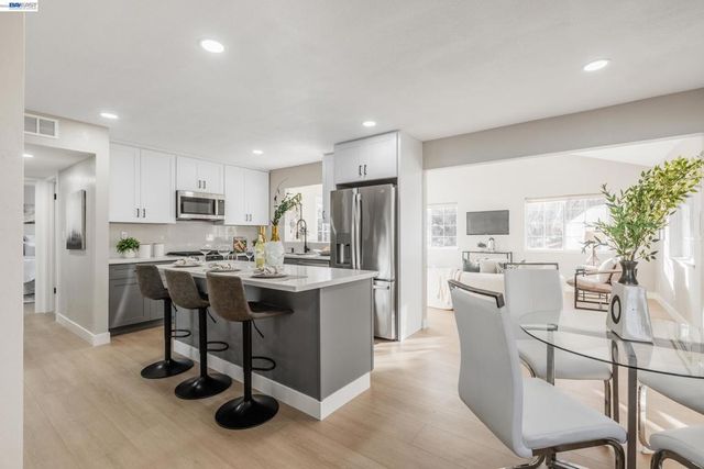 1394 Glacier Dr, Milpitas, CA 95035