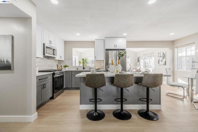 1394 Glacier Dr, Milpitas, CA 95035