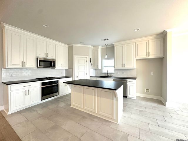 39177 High Creek Ave, Gonzales, LA 70737