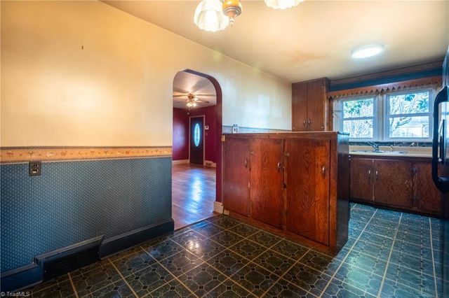 1707 Brookwood Drive, Winston-salem, NC 27106