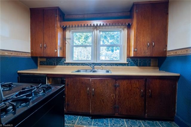 1707 Brookwood Drive, Winston-salem, NC 27106