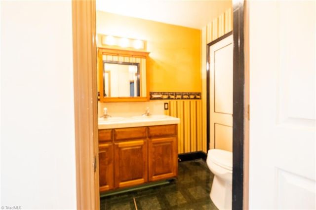 1707 Brookwood Drive, Winston-salem, NC 27106