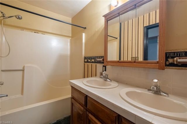 1707 Brookwood Drive, Winston-salem, NC 27106