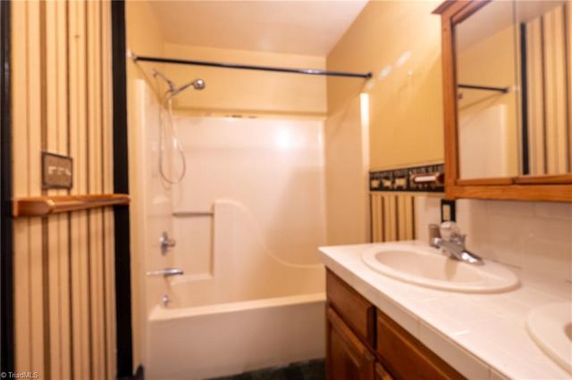 1707 Brookwood Drive, Winston-salem, NC 27106