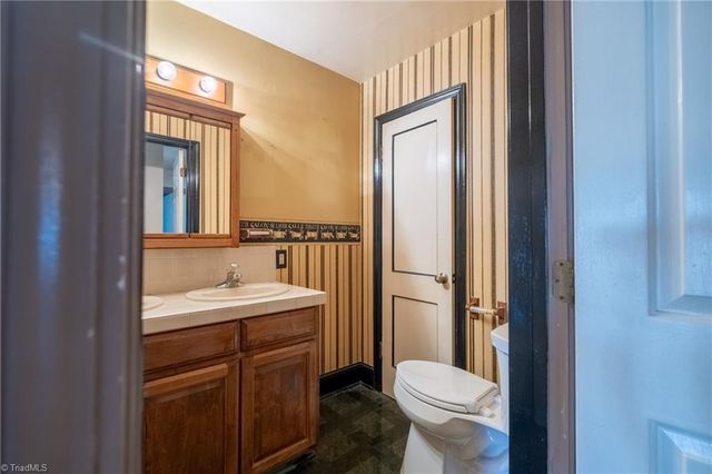 1707 Brookwood Drive, Winston-salem, NC 27106