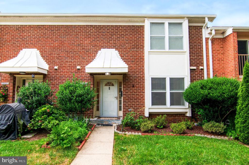 3704 PERSIMMON CIR, Fairfax, VA 22031