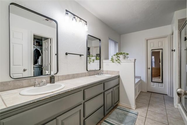 8733 Starling Path, Edmond, OK 73034