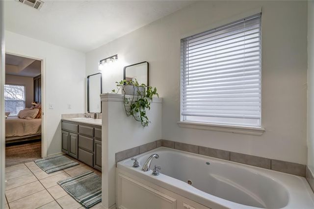 8733 Starling Path, Edmond, OK 73034