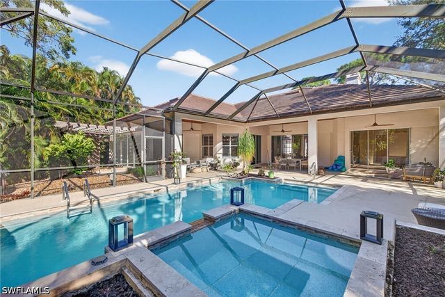 2229 Goshawk CT, Naples, FL 34105