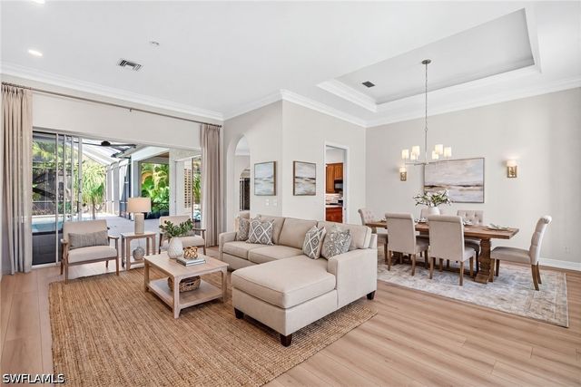 2229 Goshawk CT, Naples, FL 34105