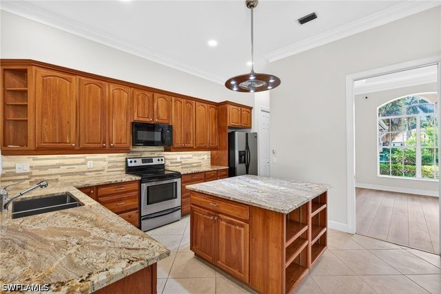 2229 Goshawk CT, Naples, FL 34105
