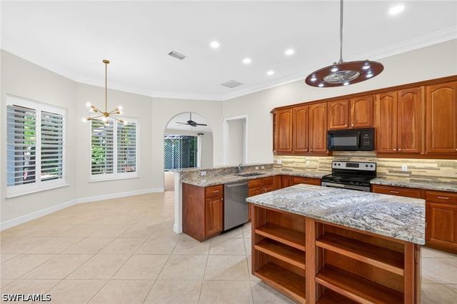 2229 Goshawk CT, Naples, FL 34105