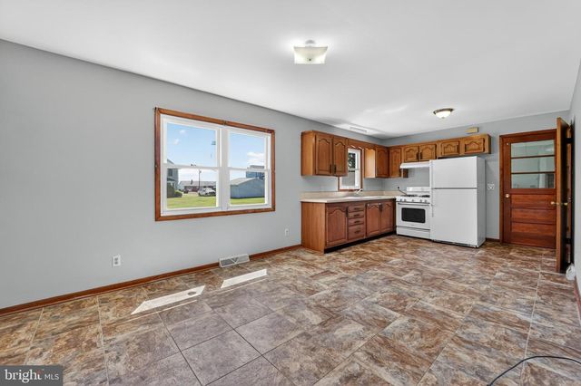 211 LONG POINT RD, Stevensville, MD 21666
