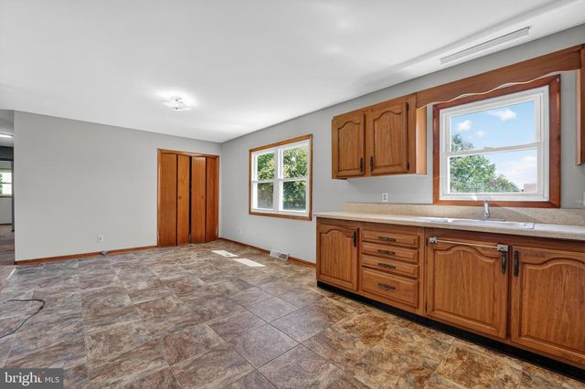 211 LONG POINT RD, Stevensville, MD 21666