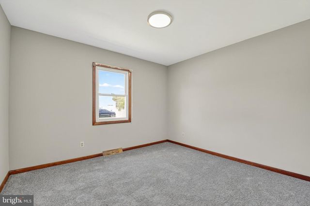 211 LONG POINT RD, Stevensville, MD 21666