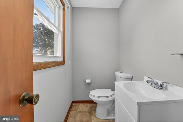 211 LONG POINT RD, Stevensville, MD 21666