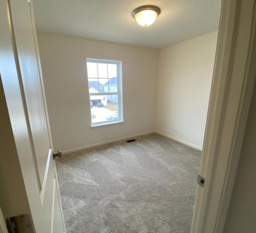 32004 Savannah Drive, Lakemoor, IL 60051