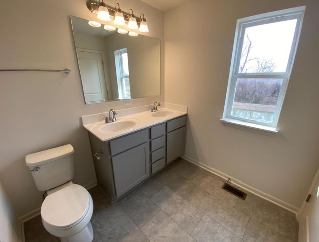 32004 Savannah Drive, Lakemoor, IL 60051